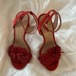Chic red suede fringed heels